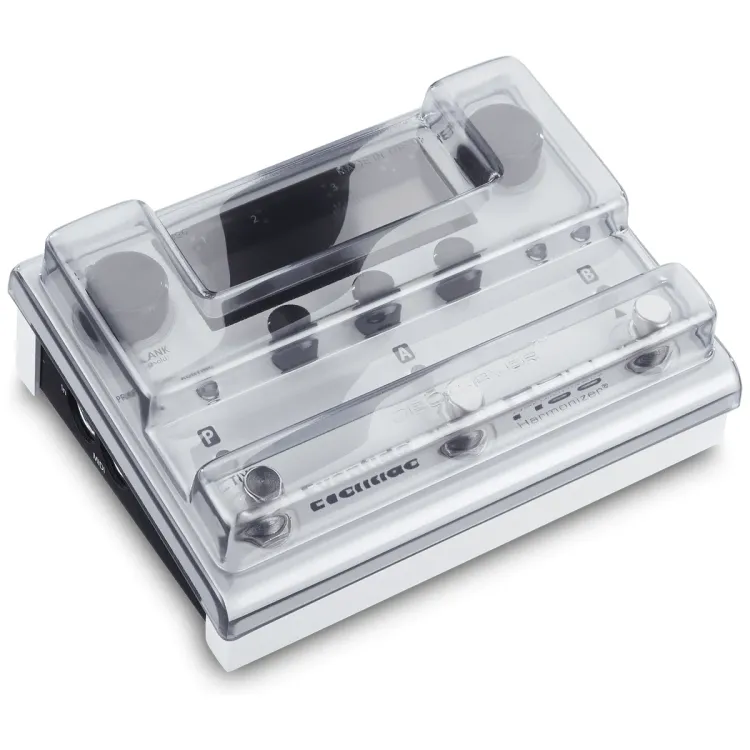 Tapa Decksaver puesta sobre el Eventide H90 Harmonizer, vista en tres cuartos