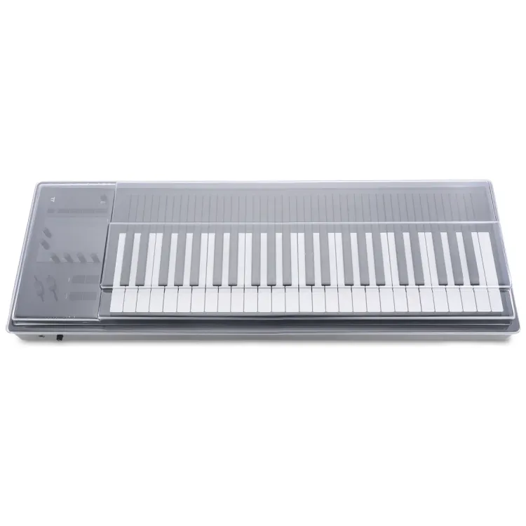 Vista superior del Expressive E Osmose 49 con la tapa Decksaver puesta