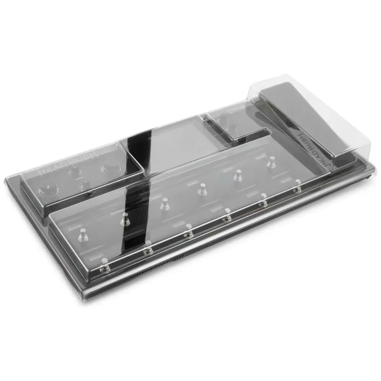 Tapa Decksaver puesta sobre el HeadRush Pedalboard, vista en tres cuartos