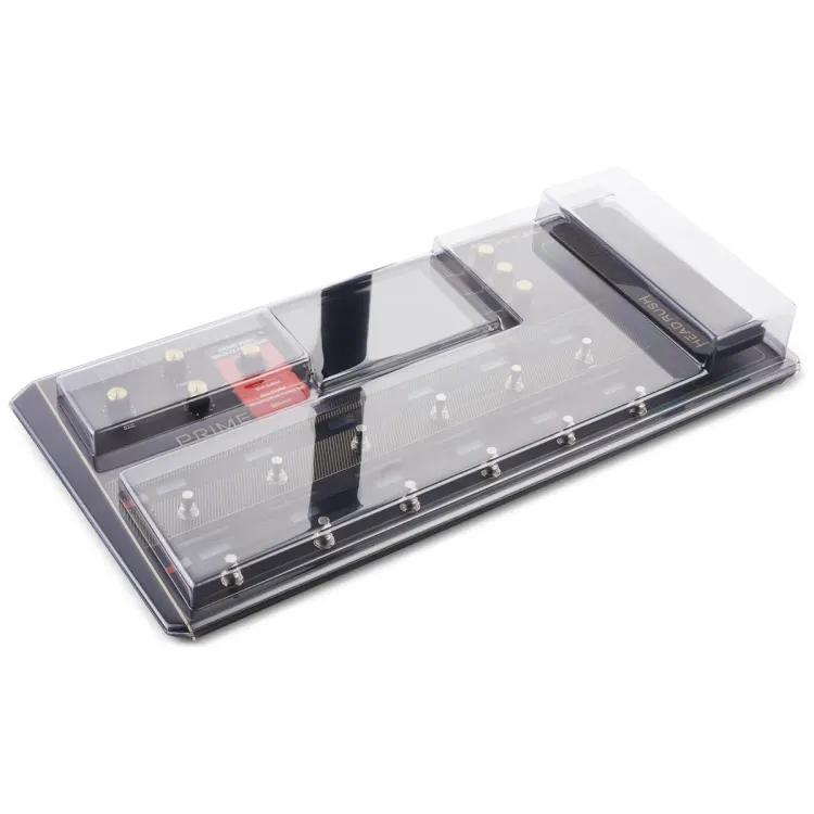 Tapa Decksaver puesta sobre el HeadRush Prime, vista en tres cuartos