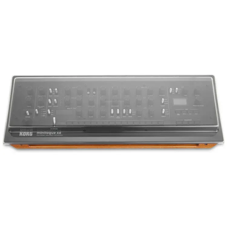 Vista superior del Korg minilogue xd module con la tapa Decksaver puesta
