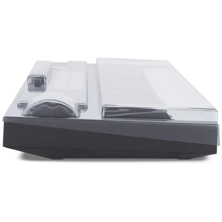 Perfil lateral de la tapa Decksaver sobre el Novation FLkey 37 y Launchkey 37 MK3