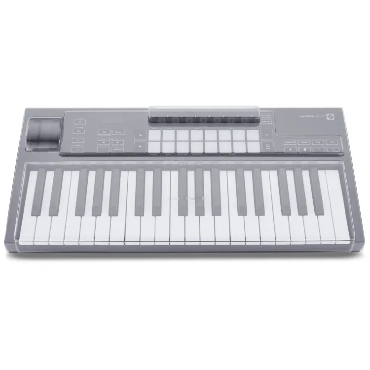 Vista superior del Novation FLkey 37 y Launchkey 37 MK3 con la tapa Decksaver puesta
