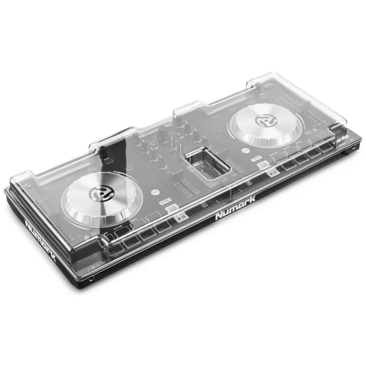 Tapa Decksaver puesta sobre el Numark Mixtrack Pro 3 y Mixtrack Platinum, vista en tres cuartos