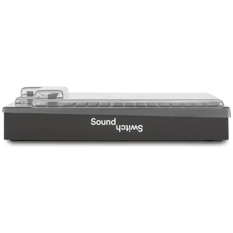 Perfil lateral de la tapa Decksaver sobre el SoundSwitch Control One