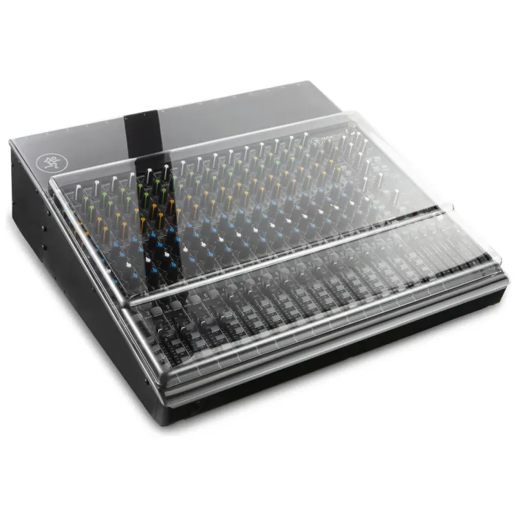 Tapa Decksaver puesta sobre el Mackie 1604VLZ4, vista en tres cuartos