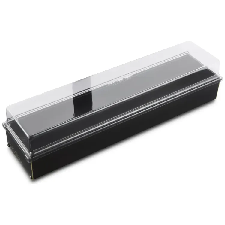 Tapa Decksaver puesta sobre el Make Noise Skiff, vista en tres cuartos