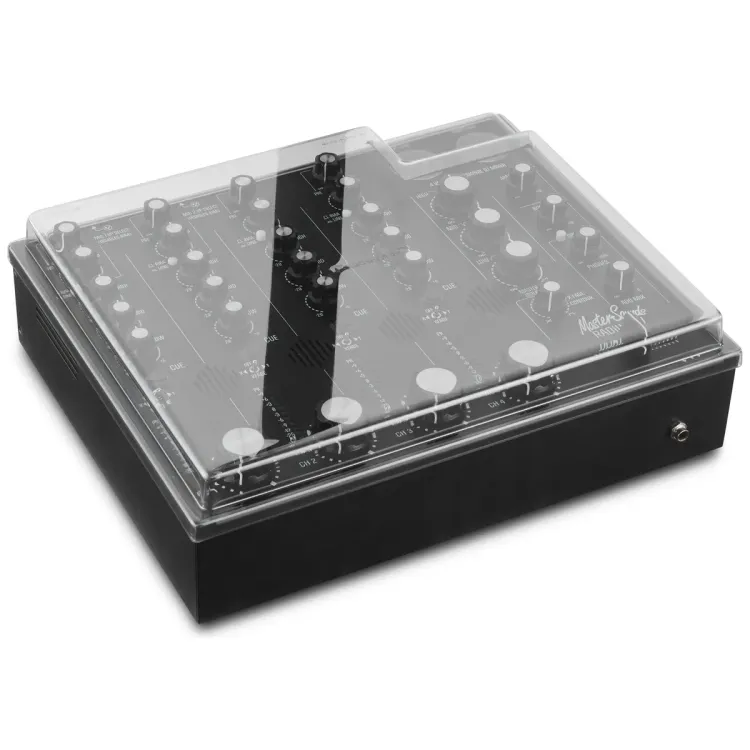 Tapa Decksaver puesta sobre el Mastersounds Radius Four Valve, vista en tres cuartos