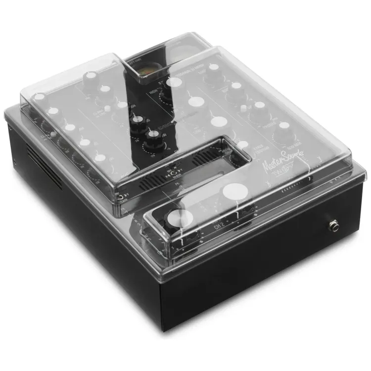 Tapa Decksaver puesta sobre el Mastersounds Radius Two Valve, vista en tres cuartos