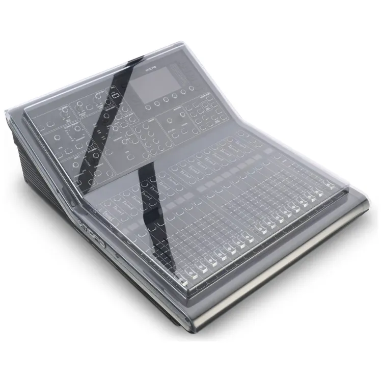 Tapa Decksaver puesta sobre el Midas M32R y M32R LIVE, vista en tres cuartos
