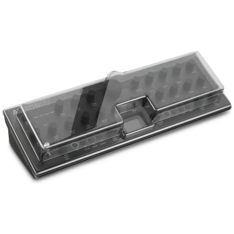 Tapa Decksaver puesta sobre el Modal Electronics ARGON8M, COBALT8M y CARBON8M, vista en tres cuartos