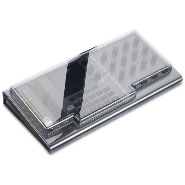 Tapa Decksaver puesta sobre el Nektar Panorama CS12, vista en tres cuartos