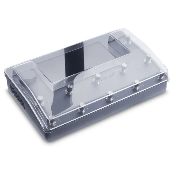 Tapa Decksaver puesta sobre el Neural DSP Quad Cortex, vista en tres cuartos
