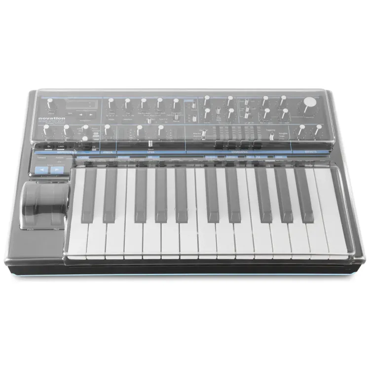 Vista superior del Novation Bass Station II con la tapa Decksaver puesta