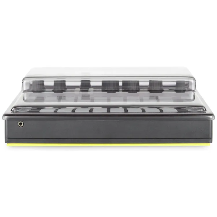 Vista superior del Novation Circuit Mono Station con la tapa Decksaver puesta