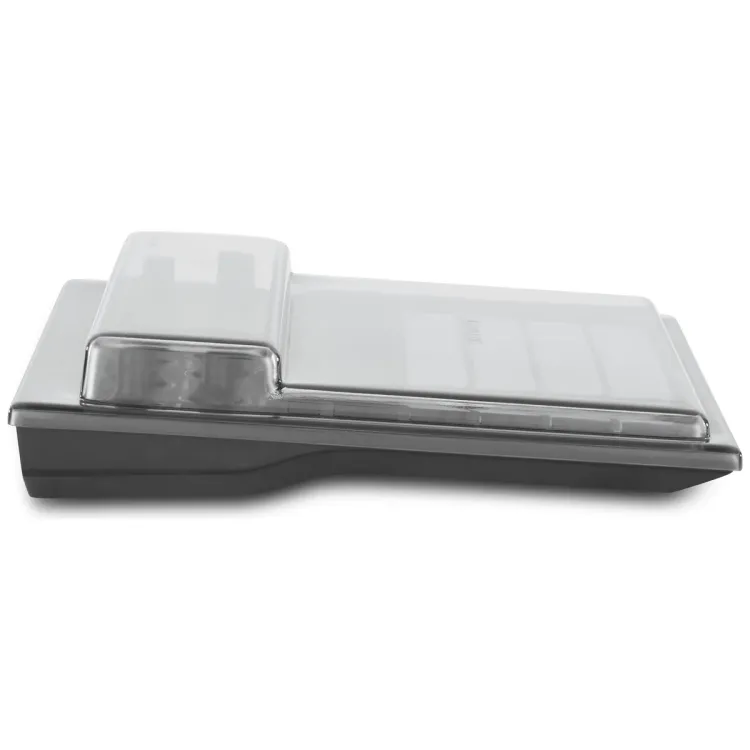Perfil lateral de la tapa Decksaver sobre el Novation Circuit Tracks y Circuit Rhythm