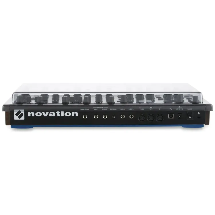 Perfil lateral de la tapa Decksaver sobre el Novation Peak