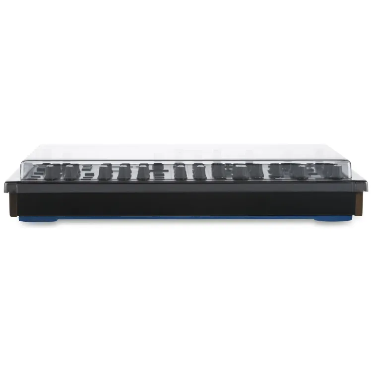 Vista superior del Novation Peak con la tapa Decksaver puesta