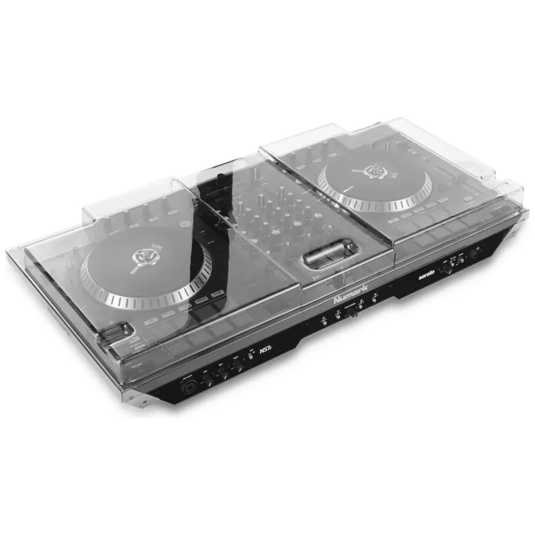 Tapa Decksaver puesta sobre el Numark NS7 y NS7 MK2, vista en tres cuartos