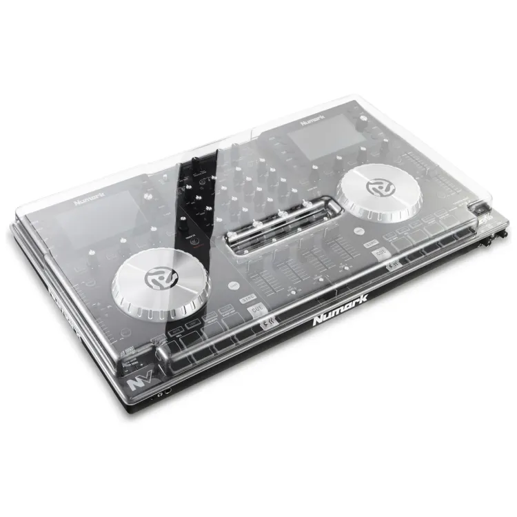 Tapa Decksaver puesta sobre el Numark NV y NV II, vista en tres cuartos