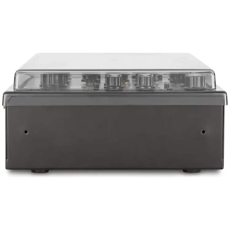 Perfil lateral de la tapa Decksaver sobre el Omnitronic TRM-402