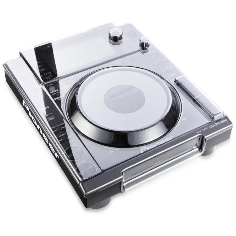Tapa Decksaver puesta sobre el Pioneer DJ CDJ-900, vista en tres cuartos