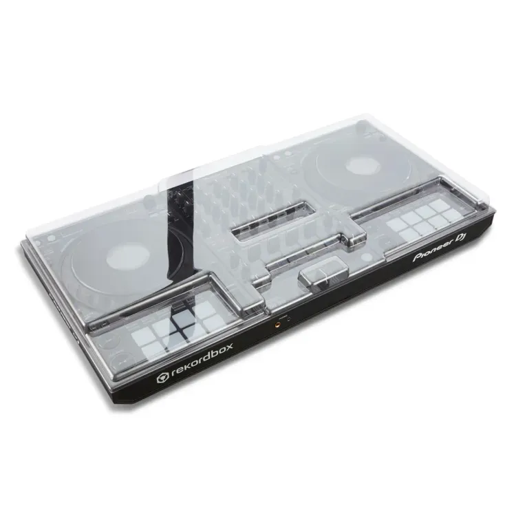 Tapa Decksaver puesta sobre el Pioneer DJ DDJ-1000, vista en tres cuartos
