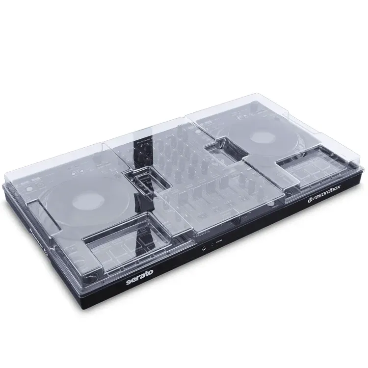 Tapa Decksaver puesta sobre el Pioneer DJ DDJ-FLX10, vista en tres cuartos