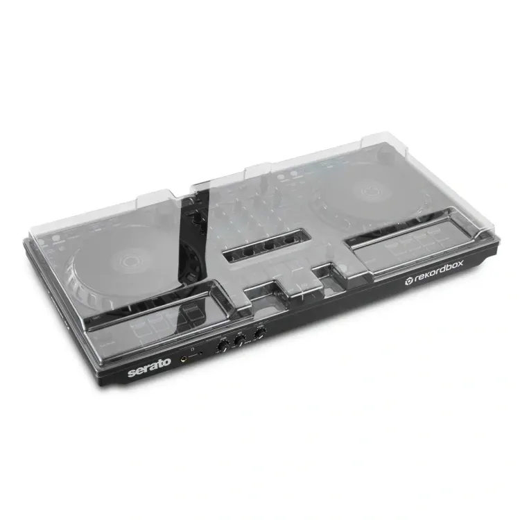 Tapa Decksaver puesta sobre el Pioneer DJ DDJ-FLX6, vista en tres cuartos