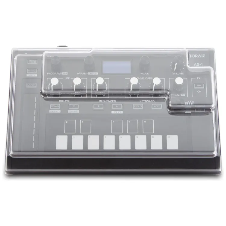 Tapa Decksaver puesta sobre el Pioneer DJ TORAIZ AS-1, vista en tres cuartos
