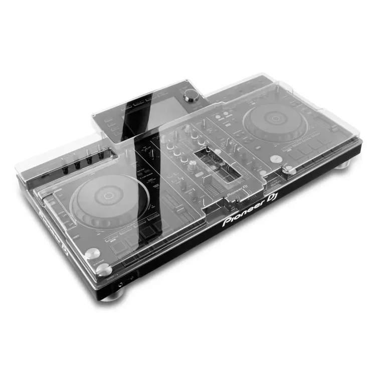 Tapa Decksaver puesta sobre el Pioneer DJ XDJ-RX2, vista en tres cuartos