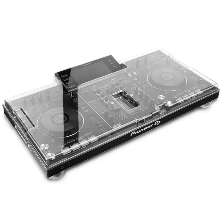 Tapa Decksaver puesta sobre el Pioneer DJ XDJ-RX, vista en tres cuartos