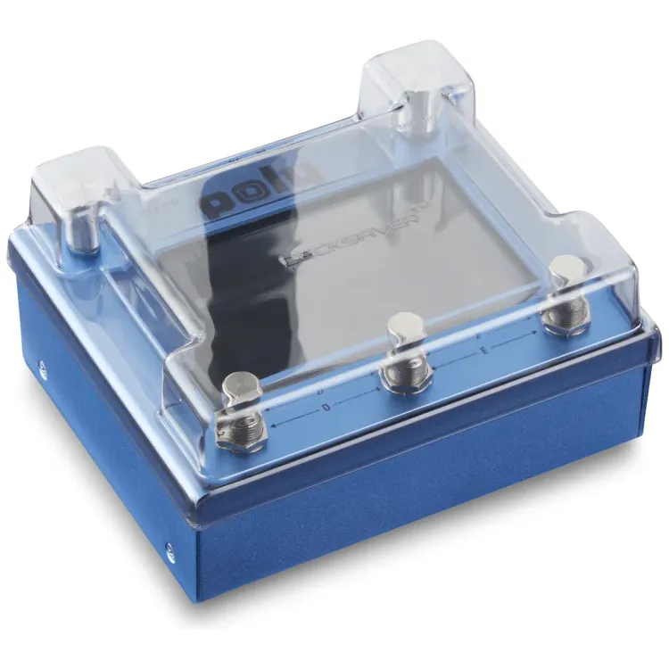 Tapa Decksaver puesta sobre el Poly Effects Beebo, vista en tres cuartos