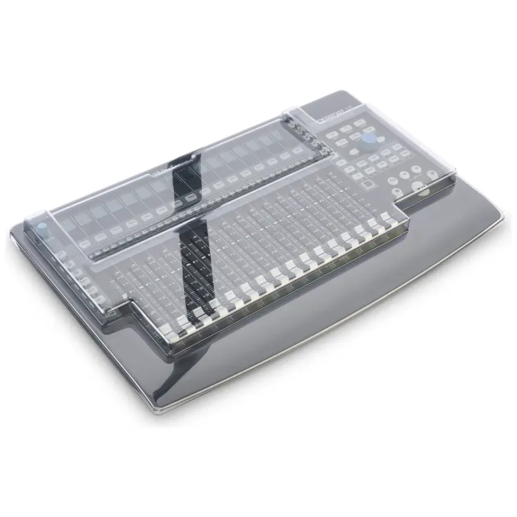Tapa Decksaver puesta sobre el PreSonus FaderPort 16, vista en tres cuartos