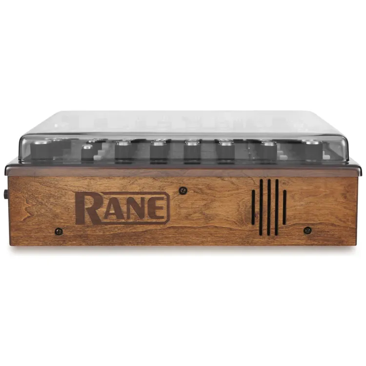 Perfil lateral de la tapa Decksaver sobre el Rane MP2015