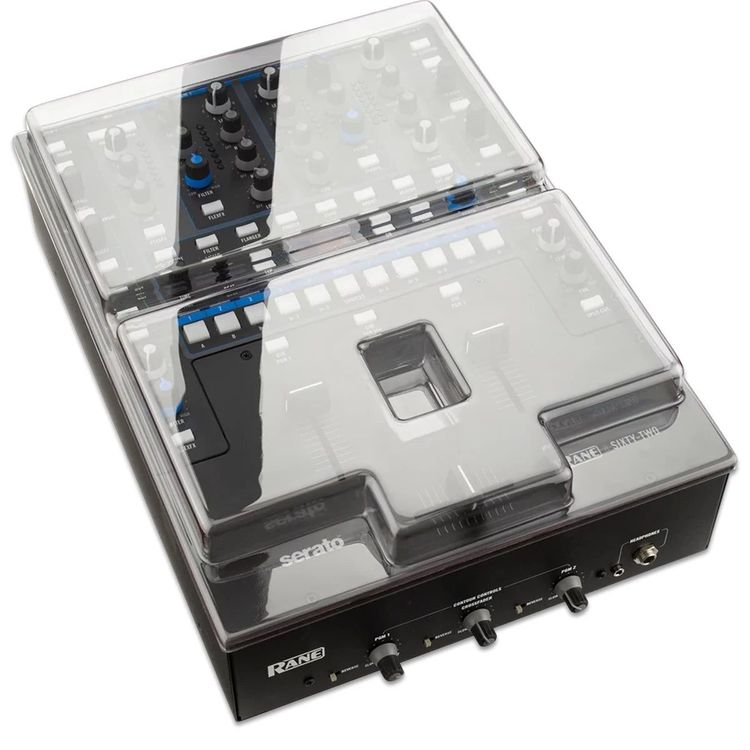 Tapa Decksaver puesta sobre el Rane Sixty-Two, vista en tres cuartos