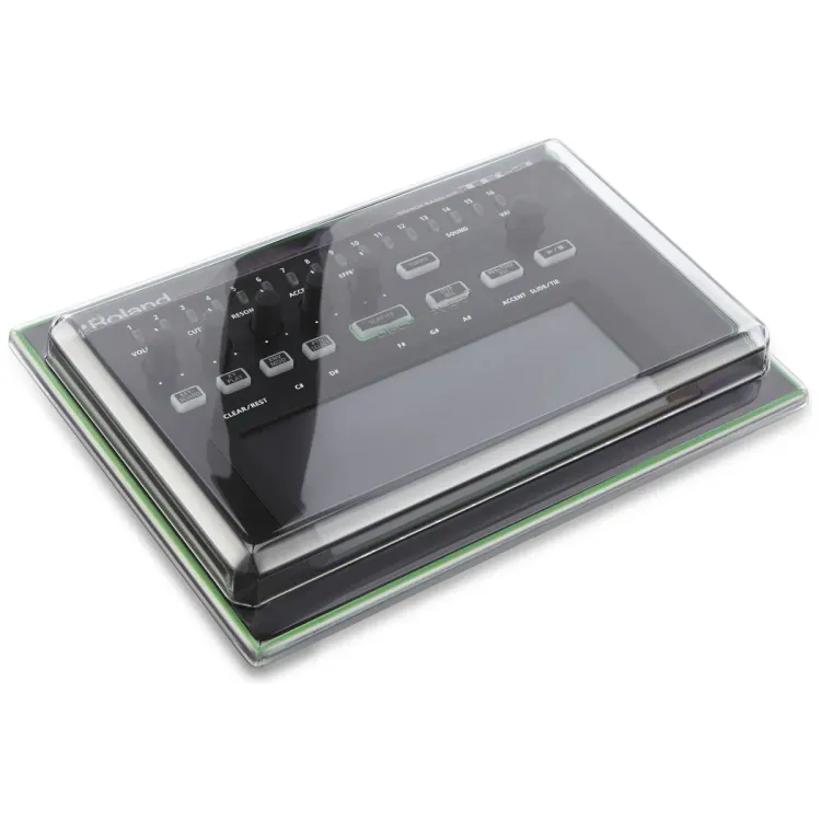 Tapa Decksaver puesta sobre el Roland AIRA TB-3, vista en tres cuartos