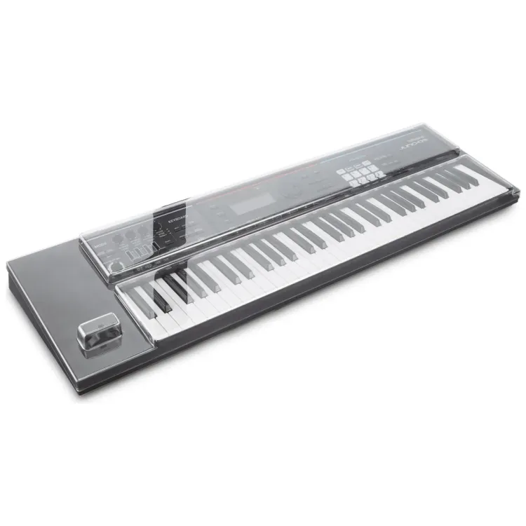 Tapa Decksaver puesta sobre el Roland JUNO-DS61, vista en tres cuartos