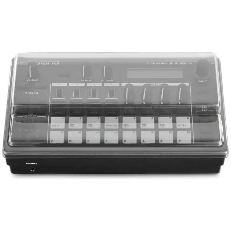 Vista superior del Roland MC-101 y TR-6S con la tapa Decksaver puesta