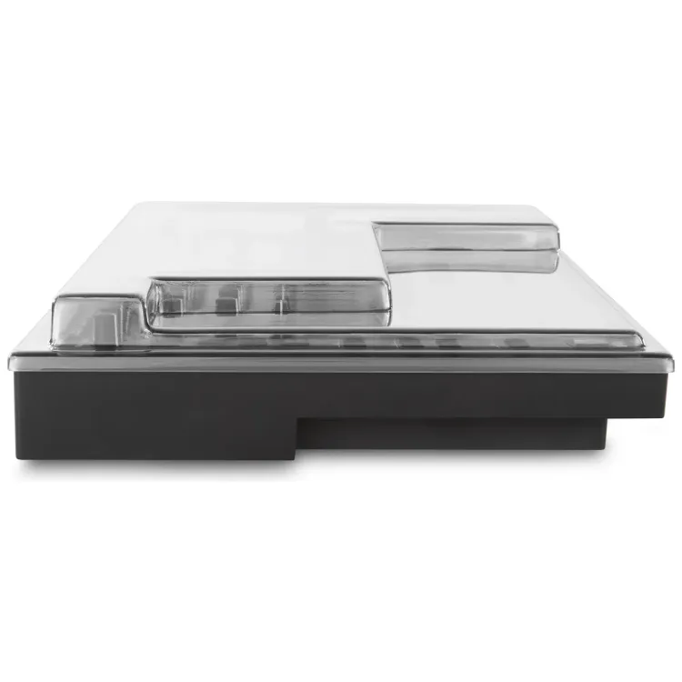 Perfil lateral de la tapa Decksaver sobre el Roland MC-707