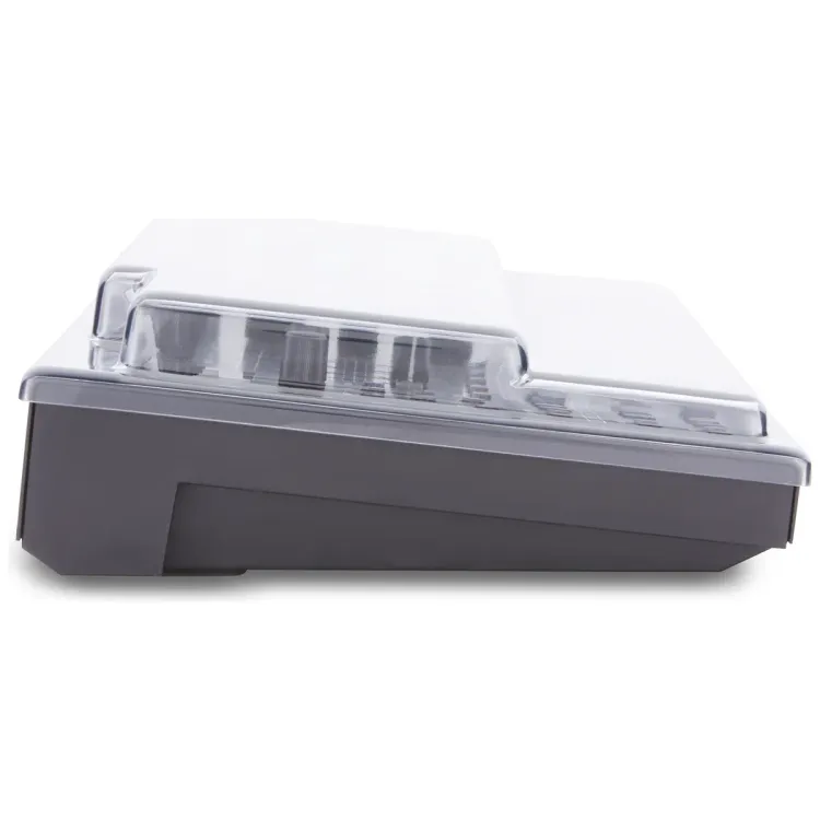 Perfil lateral de la tapa Decksaver sobre el Roland SH-4d