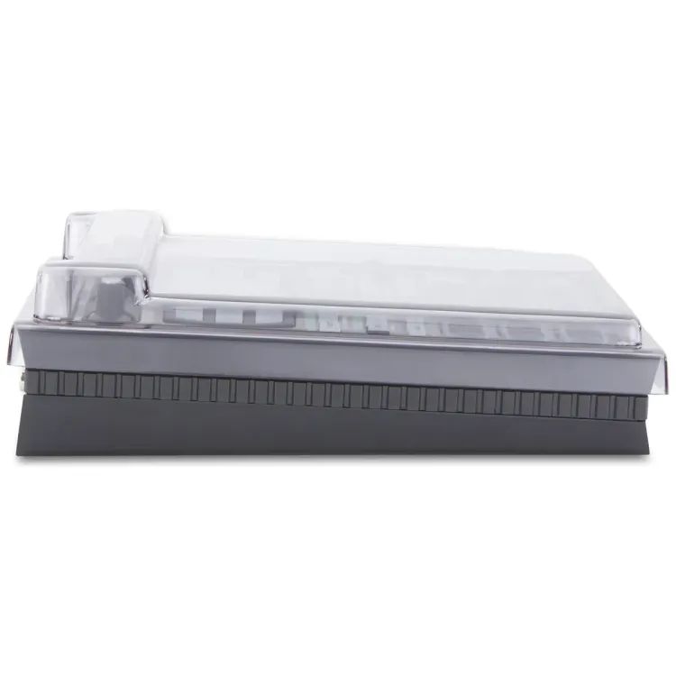 Perfil lateral de la tapa Decksaver sobre el Roland SP-404