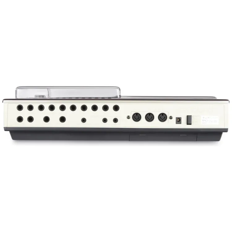 Perfil lateral de la tapa Decksaver sobre el Roland TR-707 y TR-727