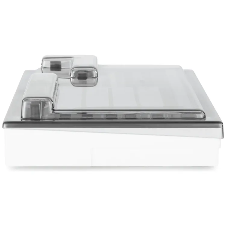 Perfil lateral de la tapa Decksaver sobre el Roland VERSELAB MV-1