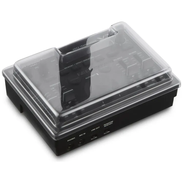 Tapa Decksaver puesta sobre el Roland VT-4, vista en tres cuartos