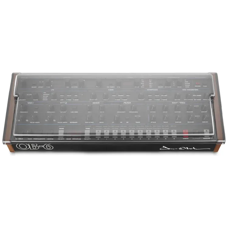 Vista superior del Sequential OB-6 Desktop con la tapa Decksaver puesta
