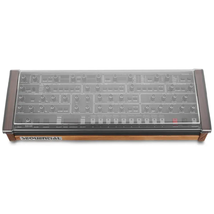 Vista superior del Sequential Prophet-6 con la tapa Decksaver puesta
