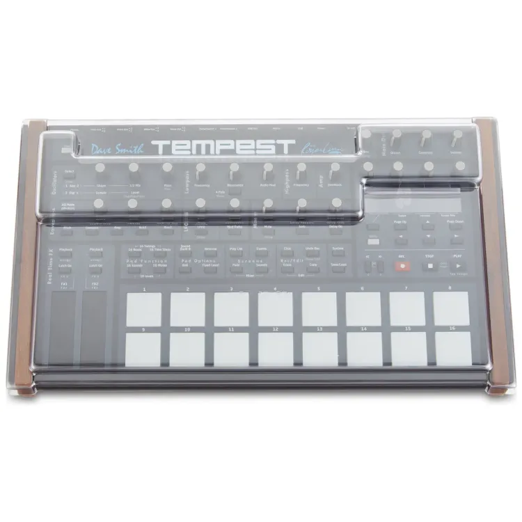 Tapa Decksaver puesta sobre el Sequential Tempest, vista en tres cuartos