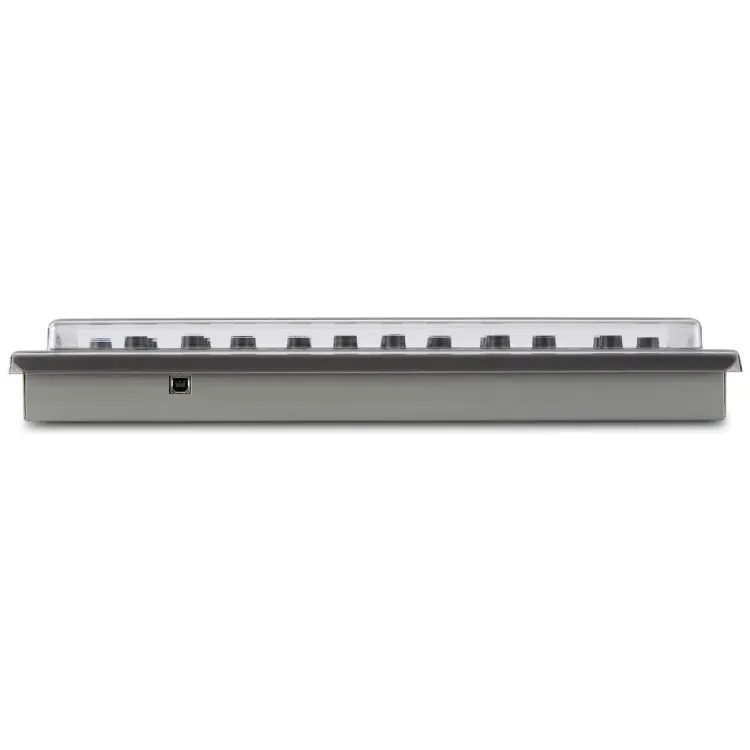 Perfil lateral de la tapa Decksaver sobre el Softube Console 1 MK1 y MK2