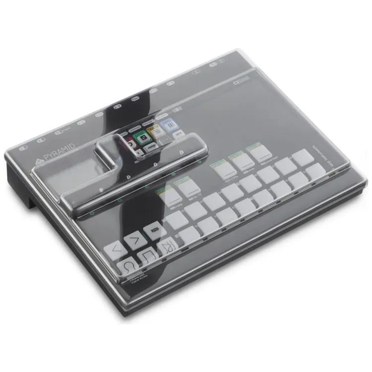 Tapa Decksaver puesta sobre el Squarp Pyramid, vista en tres cuartos